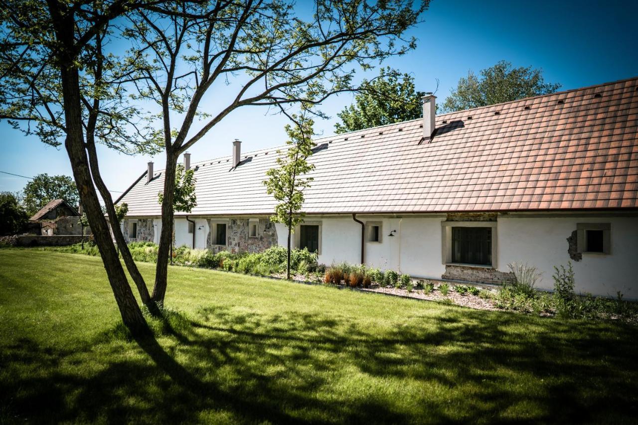 Pajta Apartman Es Vendeghaz タタ エクステリア 写真