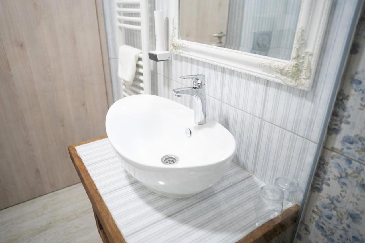 Pajta Apartman Es Vendeghaz タタ エクステリア 写真