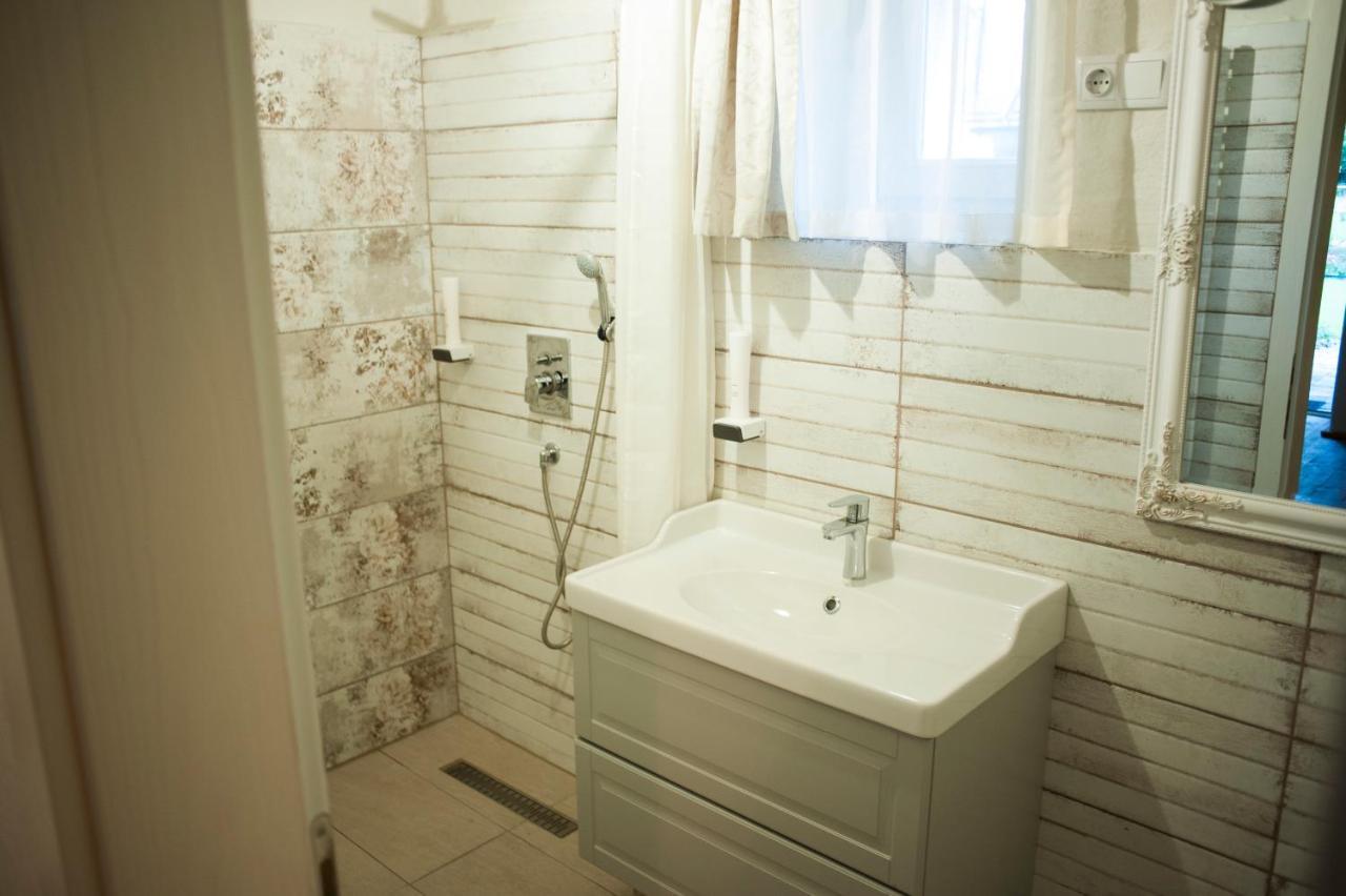 Pajta Apartman Es Vendeghaz タタ エクステリア 写真