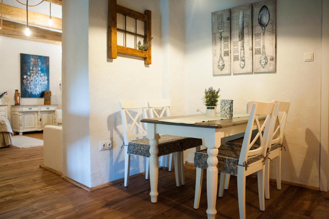 Pajta Apartman Es Vendeghaz タタ エクステリア 写真