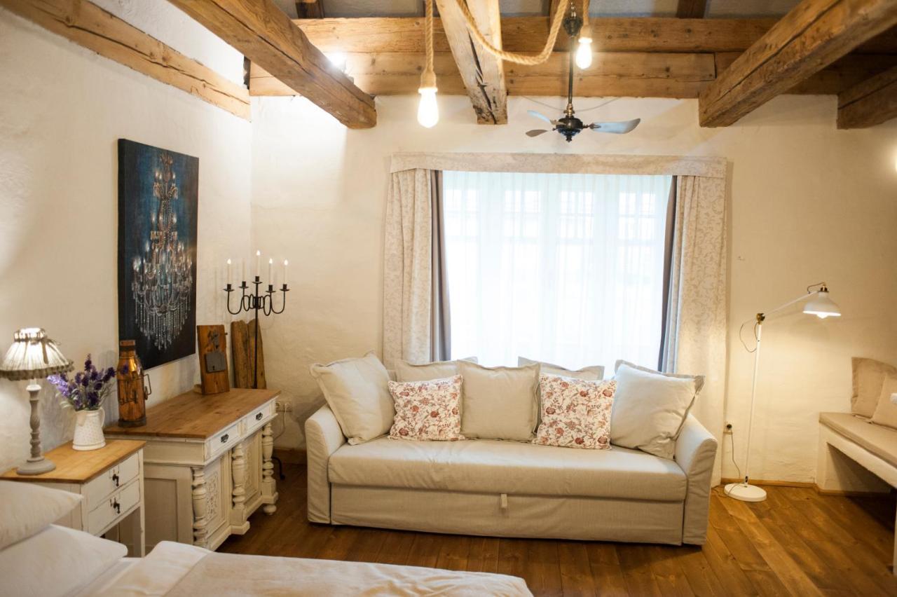 Pajta Apartman Es Vendeghaz タタ エクステリア 写真