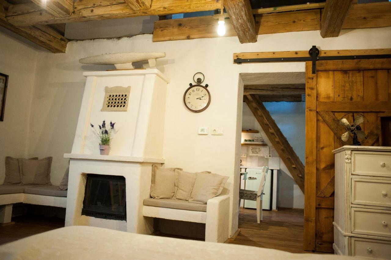 Pajta Apartman Es Vendeghaz タタ エクステリア 写真