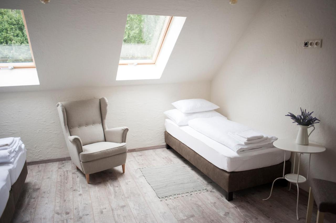 Pajta Apartman Es Vendeghaz タタ エクステリア 写真